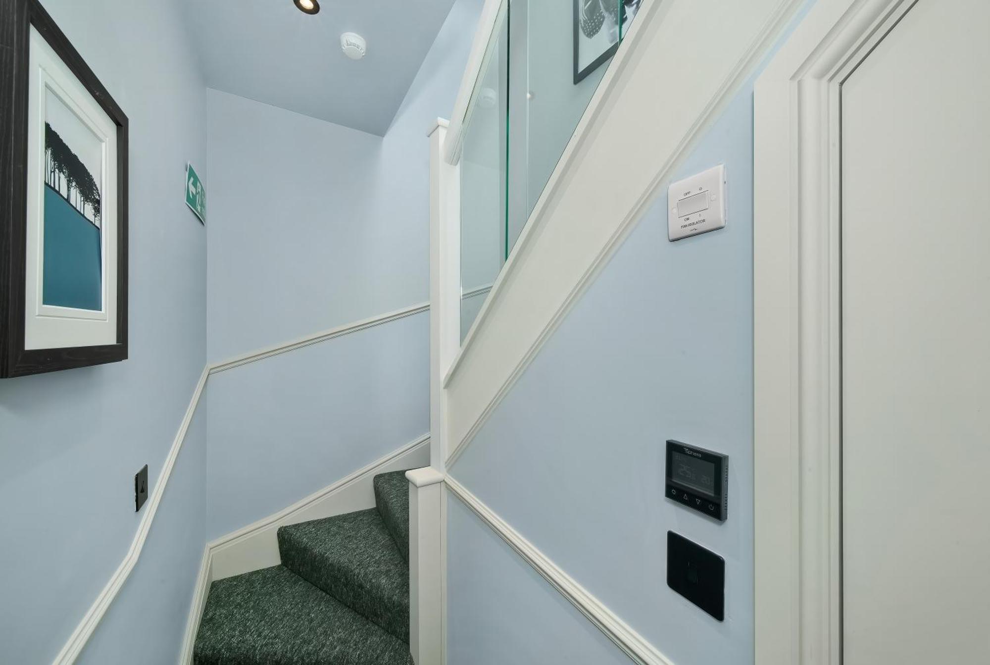 Nine Elms Modern Studio Apartments 런던 외부 사진